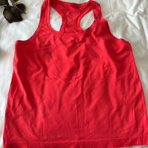 Lululemon Racerback tank cropped